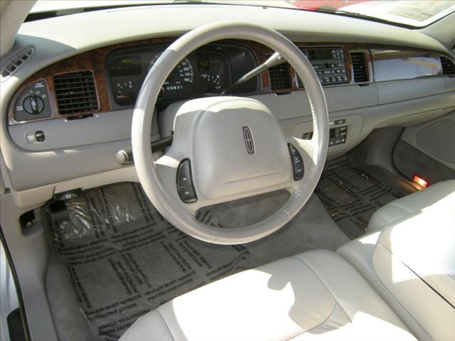 Lincoln Town Car 2000 photo 4