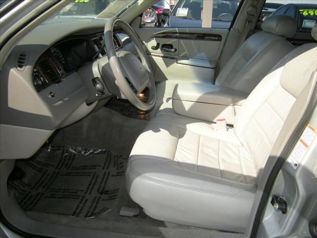 Lincoln Town Car 2000 photo 5