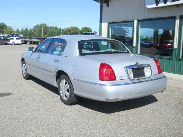 Lincoln Town Car DOWN 4.9 WAC Sedan