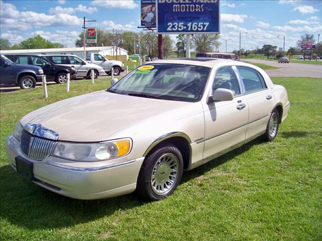 Lincoln Town Car ZR-2 Extended Cab Sedan