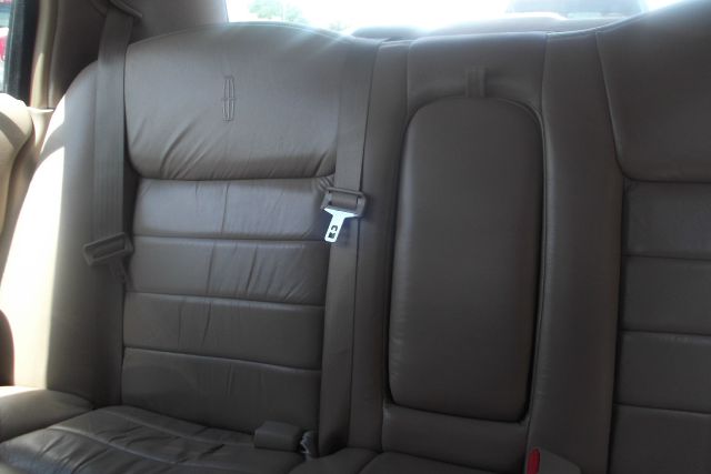 Lincoln Town Car DOWN 4.9 WAC Sedan