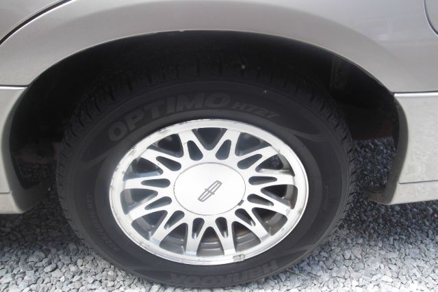 Lincoln Town Car 2000 photo 2