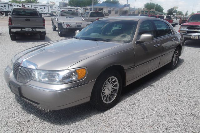 Lincoln Town Car 2000 photo 4