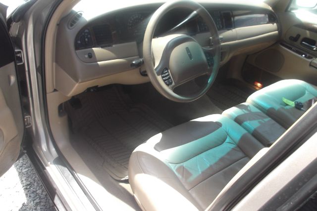 Lincoln Town Car 2000 photo 8