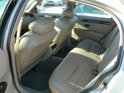 Lincoln Town Car DOWN 4.9 WAC Sedan