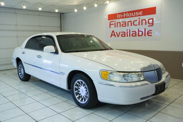 Lincoln Town Car 2001 photo 1