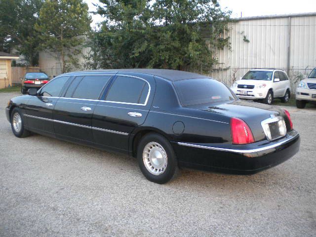 Lincoln Town Car 2001 photo 1