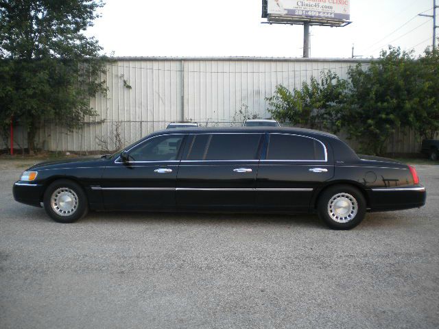 Lincoln Town Car 2001 photo 3