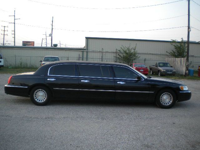 Lincoln Town Car 2001 photo 4