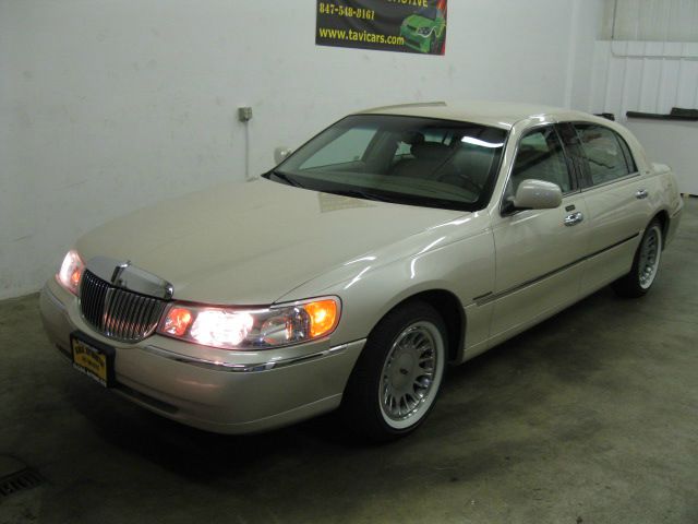 Lincoln Town Car 2001 photo 4