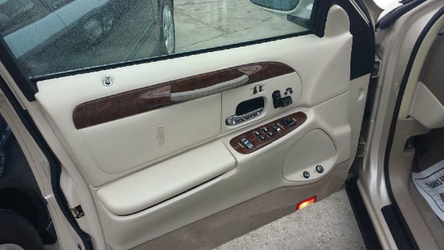 Lincoln Town Car 2001 photo 1