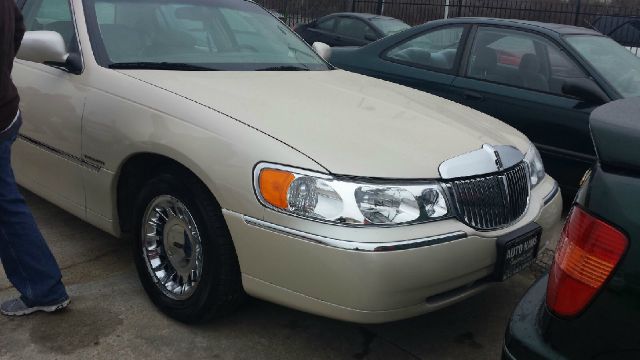Lincoln Town Car 2001 photo 3