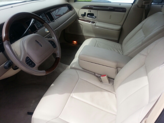 Lincoln Town Car 2001 photo 3