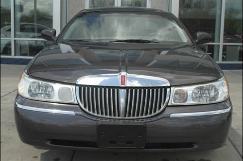 Lincoln Town Car 2001 photo 1