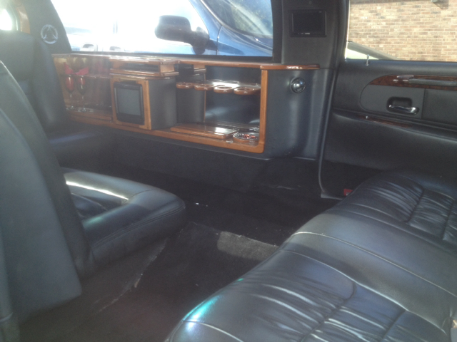 Lincoln Town Car 2001 photo 1