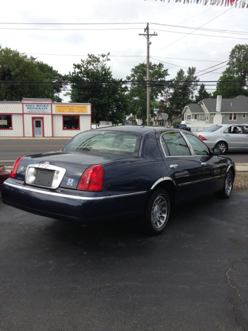 Lincoln Town Car DOWN 4.9 WAC Sedan