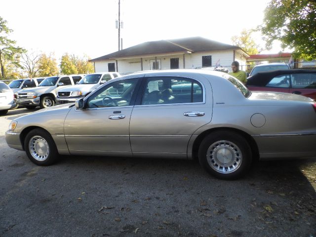 Lincoln Town Car 2001 photo 3