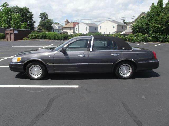 Lincoln Town Car 2001 photo 3