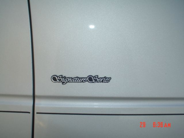 Lincoln Town Car DOWN 4.9 WAC Sedan