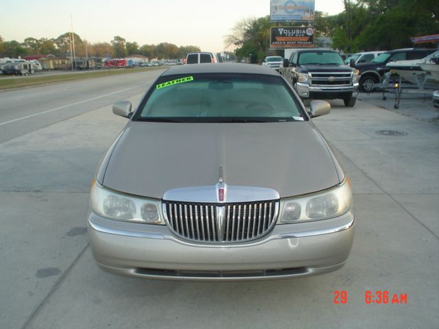Lincoln Town Car 2001 photo 2