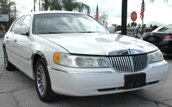 Lincoln Town Car DOWN 4.9 WAC Sedan