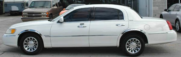 Lincoln Town Car 2001 photo 1