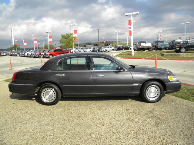 Lincoln Town Car 2002 photo 4