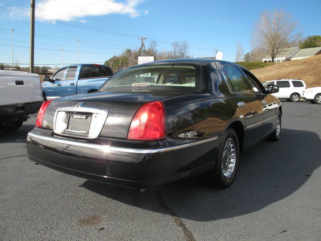 Lincoln Town Car 2002 photo 1