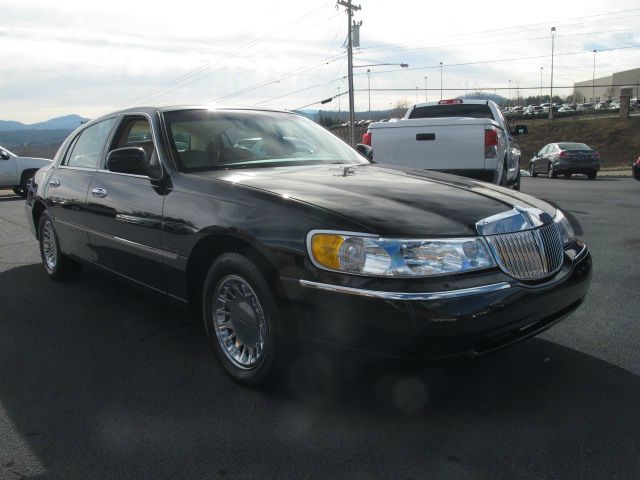 Lincoln Town Car 2002 photo 2