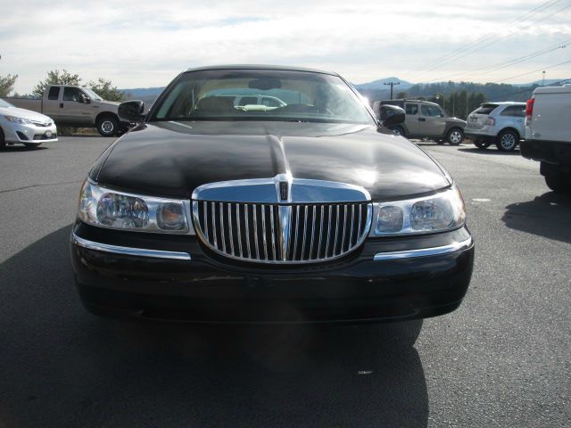 Lincoln Town Car 2002 photo 3