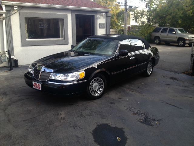 Lincoln Town Car 2002 photo 4