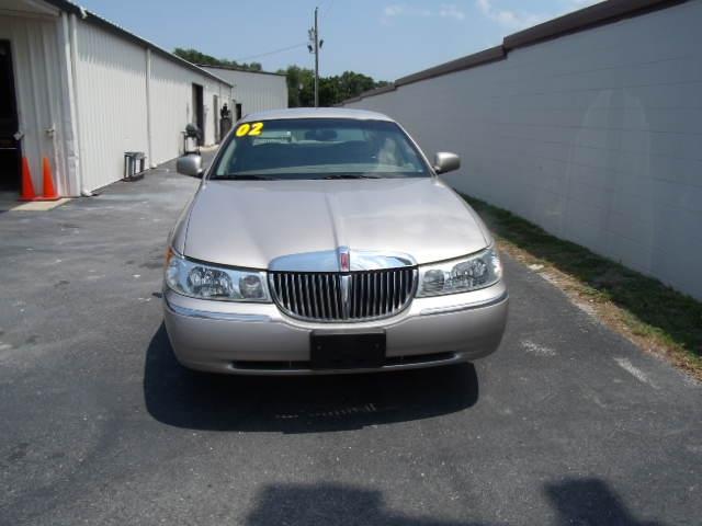 Lincoln Town Car 2002 photo 2