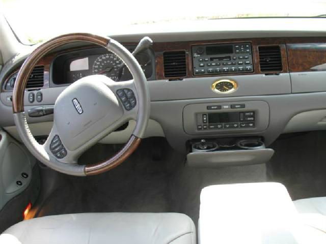 Lincoln Town Car 2002 photo 0