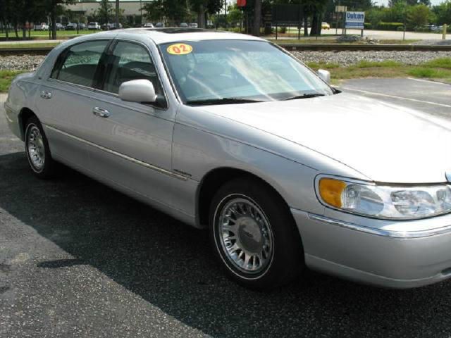 Lincoln Town Car 2002 photo 3
