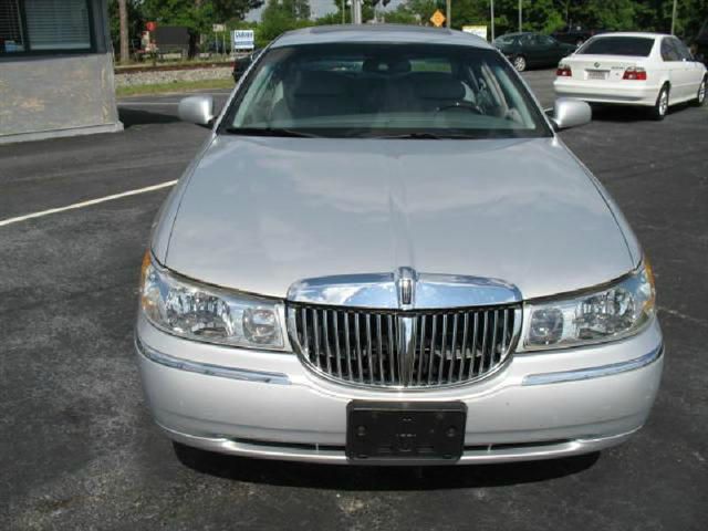 Lincoln Town Car 2002 photo 4