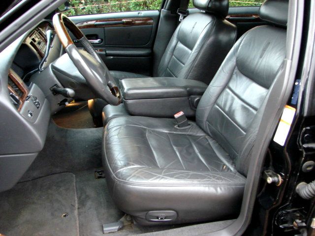 Lincoln Town Car 2002 photo 3