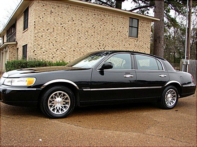 Lincoln Town Car 2002 photo 4