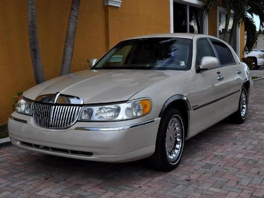 Lincoln Town Car ZR-2 Extended Cab Sedan