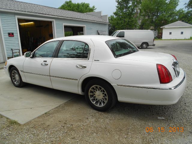Lincoln Town Car 2002 photo 3