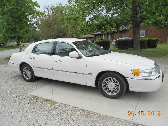 Lincoln Town Car 2002 photo 4