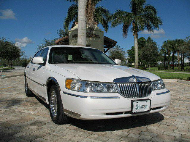 Lincoln Town Car 2002 photo 3