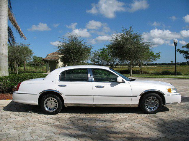 Lincoln Town Car 2002 photo 4