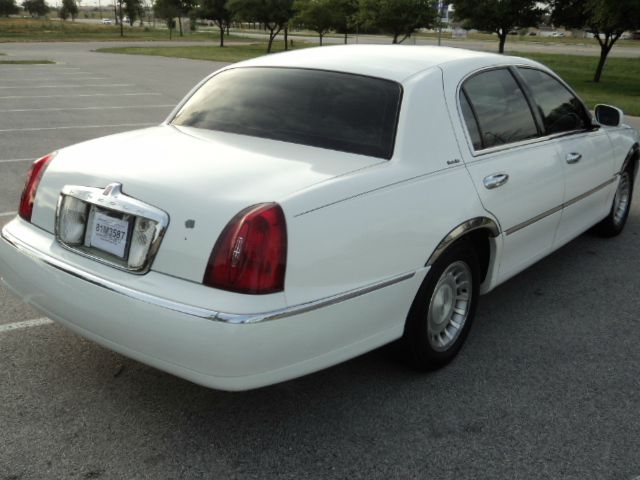 Lincoln Town Car DOWN 4.9 WAC Sedan