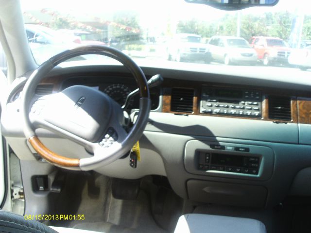 Lincoln Town Car 2002 photo 0