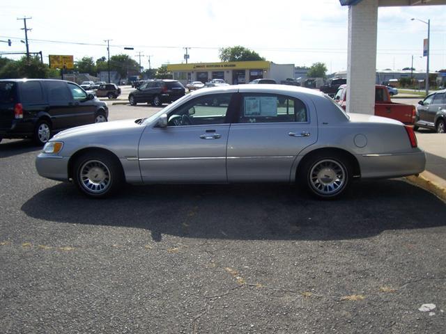 Lincoln Town Car 2002 photo 2