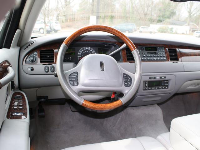 Lincoln Town Car 2002 photo 4
