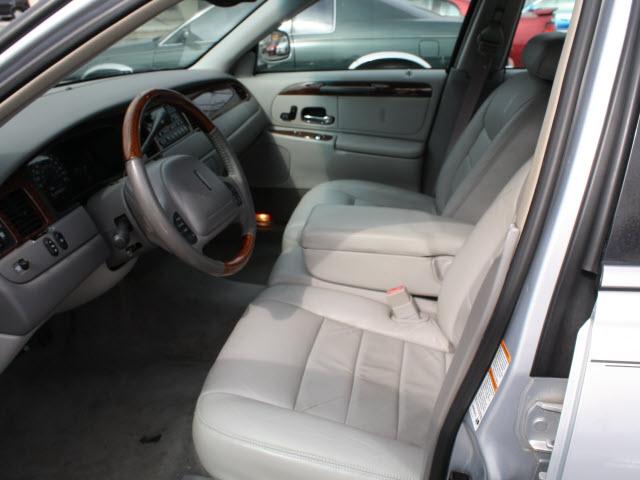 Lincoln Town Car 2002 photo 5