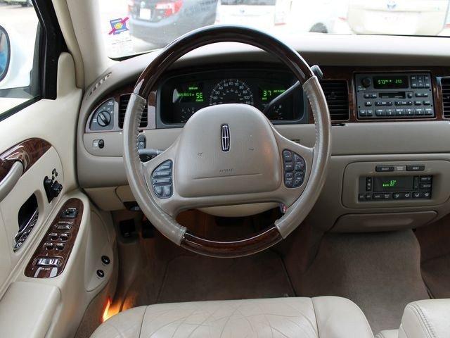 Lincoln Town Car 2002 photo 5