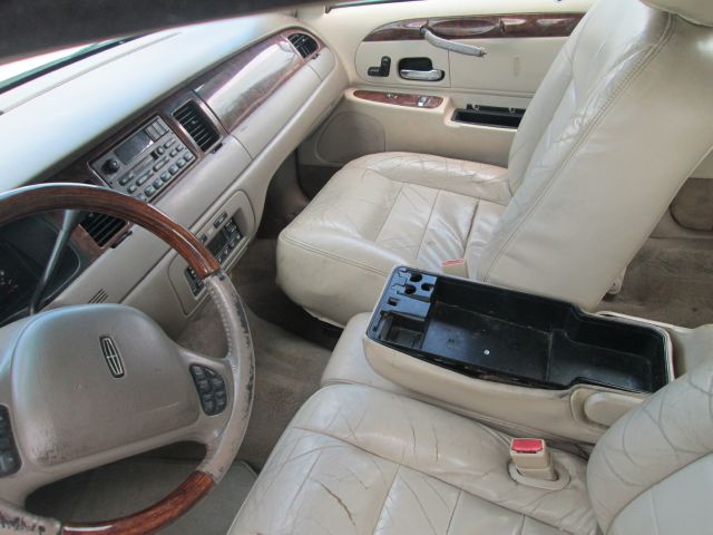 Lincoln Town Car DOWN 4.9 WAC Sedan