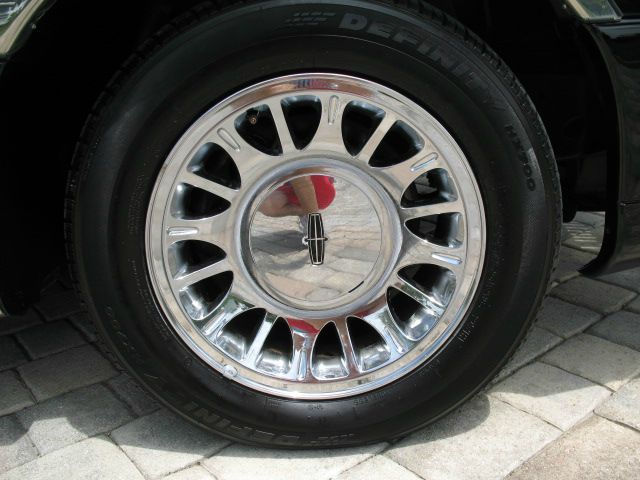 Lincoln Town Car 2002 photo 3